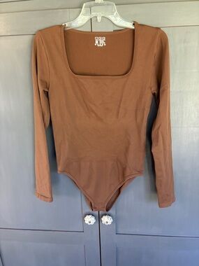 OQQ XL Long Sleeve Bodysuit - Brown